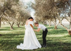 Sunshine Coast wedding coordinator Jacqueline from Wild Heart Weddings on the job with a bride - Q&A with bridal blog The Bride's Tree