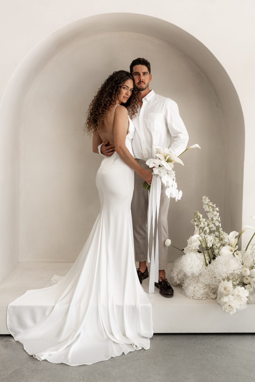 Modern Minimalist Wedding Dress Classic Bridal Look